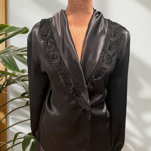 Stunning 80s vintage black satin and lace blouse - Picture 3 of 8